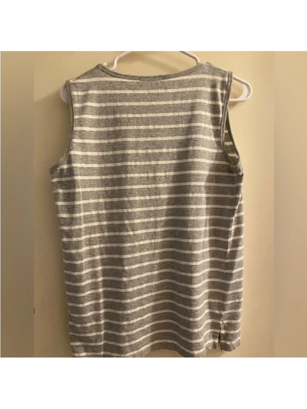 Jones New York Gray & White Striped V-Neck Sleeveless Top - Picture 2 of 4